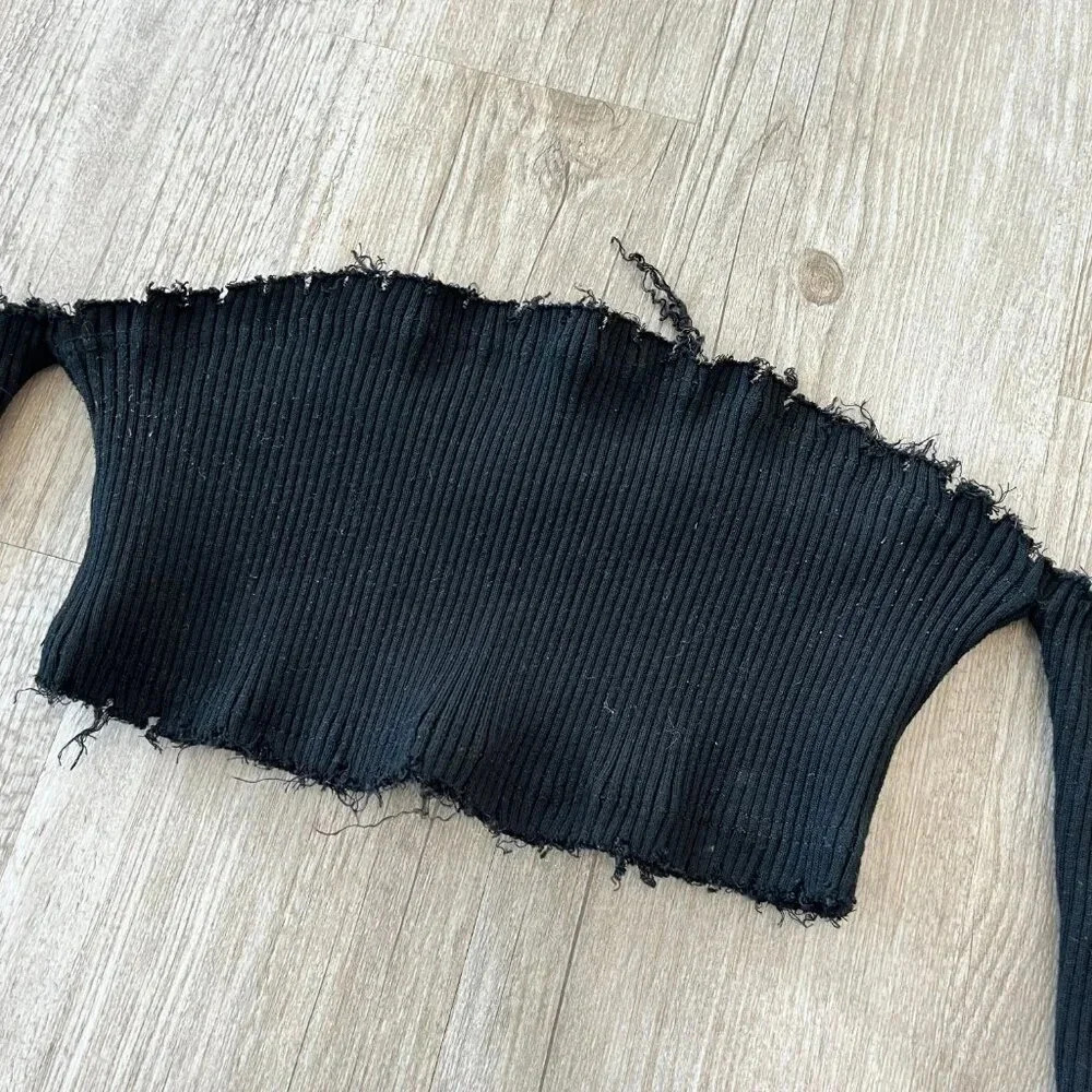 Womens Forever 21 Black Cropped  Long Sleeve Top - L - Picture 2 of 5